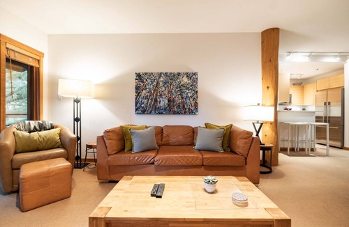 Nordic Estates Condo | Ski in/out | BBQ | Complex pool & Hot tub | Garage