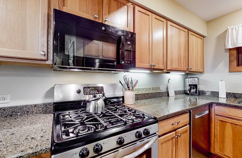 Killington Condo | Ski-In/ski-out Killington Resort condo with tennis, pool & hot tub