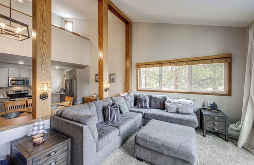 Silvercreek Condo | Ski-in/Ski-Out! Modern Mountainside Stay in Granby