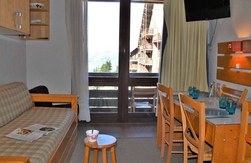Risoul Apartment | Ski-In/Ski-Out Studio, 4 Sleeps, Pet Friendly, Ski Locker, Risoul 1850