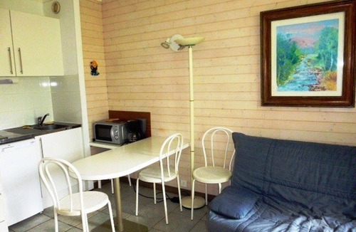 Arette Apartment | Ski-In/Ski-Out Studio for 5 with Mountain Views, Free Parking, and Ski Locker