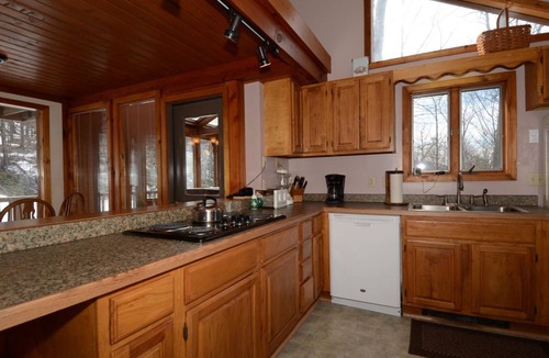 Northface House | Ski Inn - 388 Brookside Road Ski Inn - Great Access to Local Hiking Trails, Hot Tub, Pet Friendly