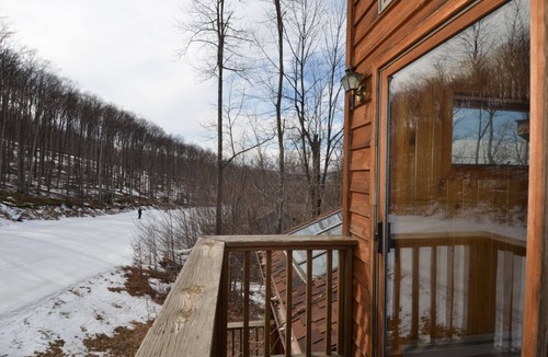 Northface House | Ski Inn - 388 Brookside Road Ski Inn - Great Access to Local Hiking Trails, Hot Tub, Pet Friendly