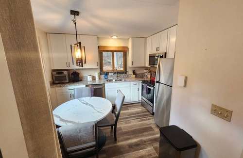 Killington House | ☆ SKI ON & OFF ☆ Spruce Glen B on Great Eastern Trail w/AC, Fireplace, Sauna