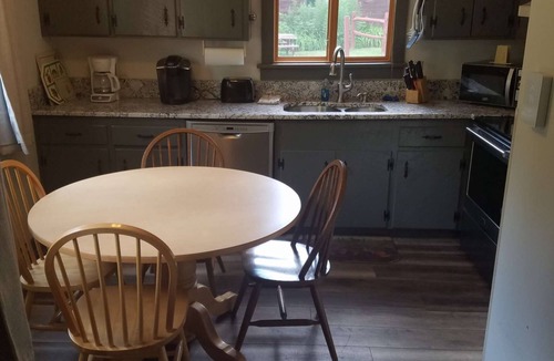 Killington House | ☆ SKI ON & OFF! ☆ Spruce Glen Cabin 1 on Great Eastern w/AC, Fireplace, Sauna