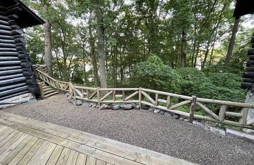 Drayton Plains Cabin | Ski Pine Knob! Ice skating on Walters lake! Indoor fireplace! WiFi! Pool Table!