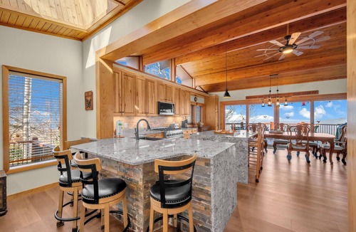 Beech Mountain Cabin | Ski, Sauna, Soak! Views, Game Room–5 Mins to Beech Mtn
