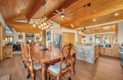 Beech Mountain Cabin | Ski, Sauna, Soak! Views, Game Room–5 Mins to Beech Mtn