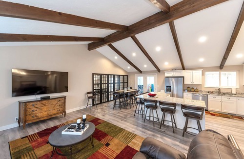 Murray House | Ski & Vacation Rental Close to All Resorts
