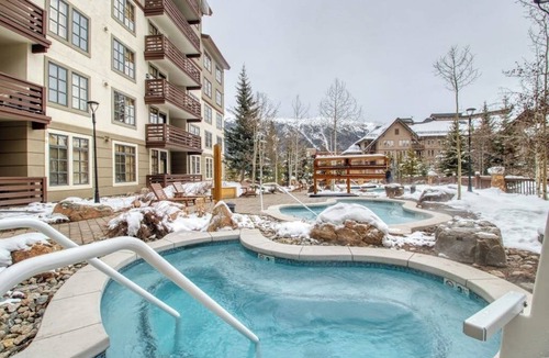 Copper Mountain Village Condo | Ski-view condo with hot tub & fitness room - walk to lifts & dining
