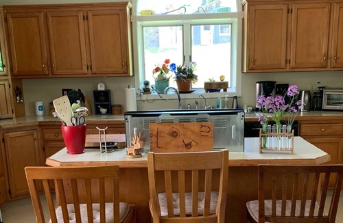 East Durham House | Ski Windham! Private swimming. Beautiful nature walks. Family comfort. Fast Wifi