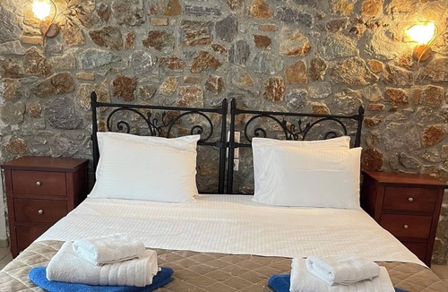 Troulos House | Skiathos Island Suites
