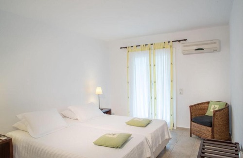 Kanapitsa Apartment | Skiathos Luxury Villa 2 Bedroom Villa Dyo Vromolimnos