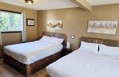 Creston Hotel | Skimmerhorn Inn