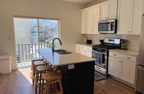 Daybreak House | Skip Rock Retreat | Near SLC | Cozy Mid-Term Stay