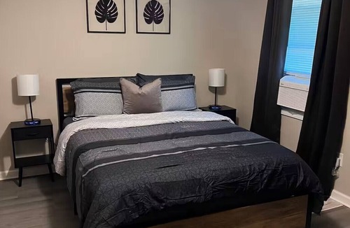 Rockingham Apartment | Skipper 2: Chic 1-bedroom apartment with AC, WiFi in charming Rockingham