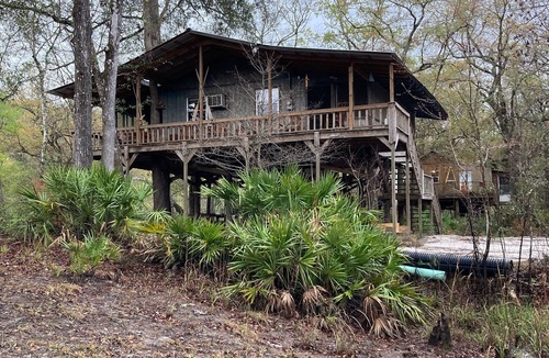 Folkston House | Skip’s Rustic River Cabin near Okefenokee Swamp
