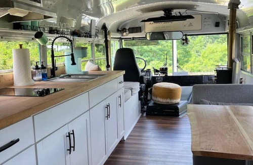 Elton House | Skoolie New River Gorge - Greenie