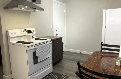 Sioux Falls Apartment | Skots Villa Upper East. Centrally located near Sanford Medical Center & Midco.