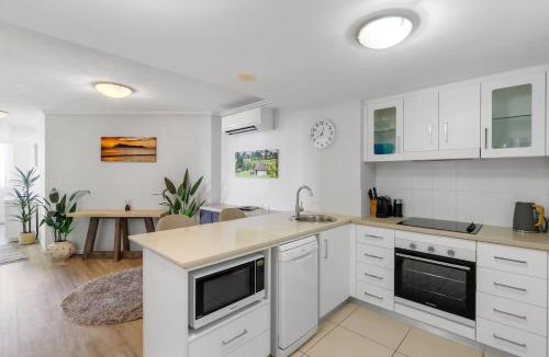 Cairns Central Business District Apartment | Sky and Peak - Adjacent Units in Central Cairns
