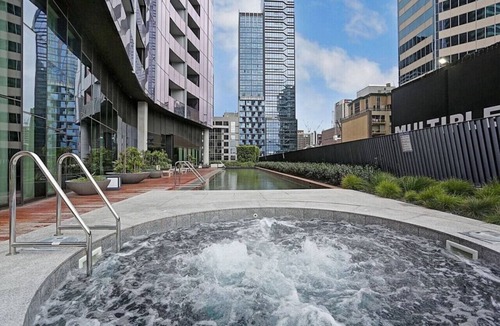 Melbourne Central Business District Apartment | Sky High 3BR Central Apt w/City Views and Parking