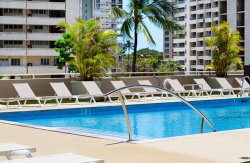 Waikiki Apartment | Sky-high condo with lanai & beach access