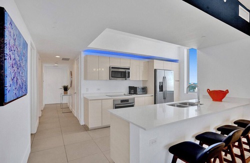 Hallandale Beach Apartment | Sky High Ocean View 4 BDR Condo Pool Beach Service 3002