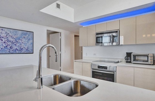 Hallandale Beach Apartment | Sky High Ocean View 4 BDR Condo Pool Beach Service 3002