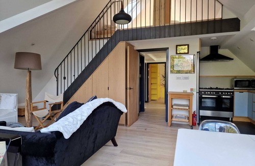 Mapesbury Apartment | Sky Home.