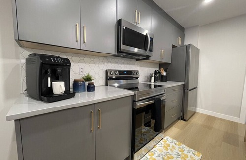 Harvie Heights Apartment | Sky Ridge Heights| Outdoor Hot Tub | Parking