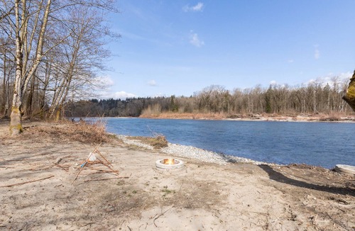 Monroe House | Sky River Estate 2.0 - Private & pet-friendly with sandy beach