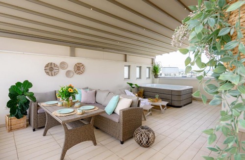 Argyroupoli Apartment | Sky Suite with View & Jacuzzi
