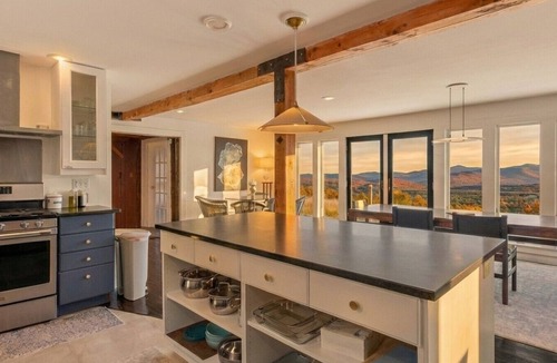 West Dover Ski Chalet | Skybarn Vermont | Pool, 100-Mile Views, Historic Barn
