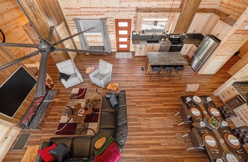 Frenchburg Cabin | Skybox Cabin - Panoramic Gorge Views + Hot Tub