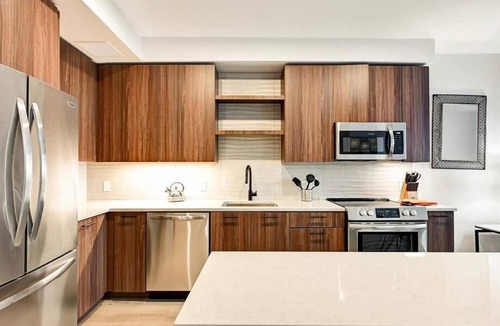 Reston Apartment | Skydeck w/Grilling! nr Reston Village Center