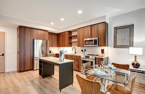 Reston Apartment | Skydeck w/Grilling! nr Reston Village Center