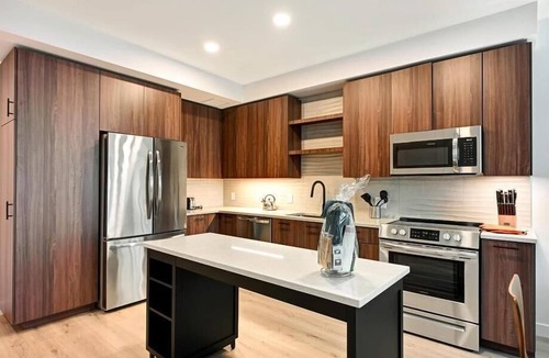 Reston Apartment | Skydeck w/Grilling! nr Reston Village Center
