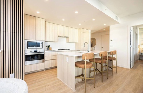 Downtown Kelowna Apartment | Skyfall 3 Bed 1 Den Lakeview Amenity Rich 30 Floor