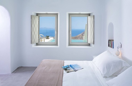 Pyrgos Hotel | Skyfall Suites - Adults Only