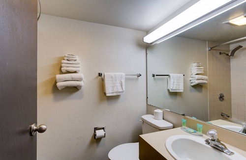 Willoughby Hotel | SkyLight Inn Cleveland - Willoughby
