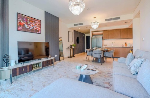 Downtown Dubai Apartment | Skyline and Pool View, Furnished, Downtown
