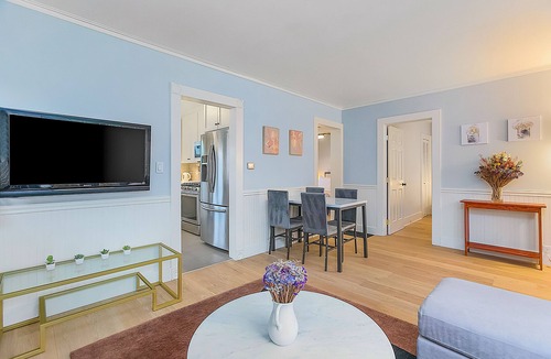 Phinney Ridge House | Skyline Blue House in Greenwood