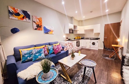 Harlington Apartment | Skyline - Deluxe Studio London Heathrow-1st floor