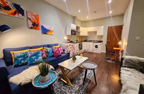 Harlington Apartment | Skyline - Deluxe Studio London Heathrow-1st floor