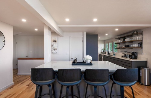 Eugene House | Skyline - entire modern 3-bedroom house with game room, sauna and views!