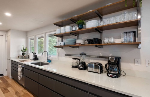 Eugene House | Skyline - entire modern 3-bedroom house with game room, sauna and views!