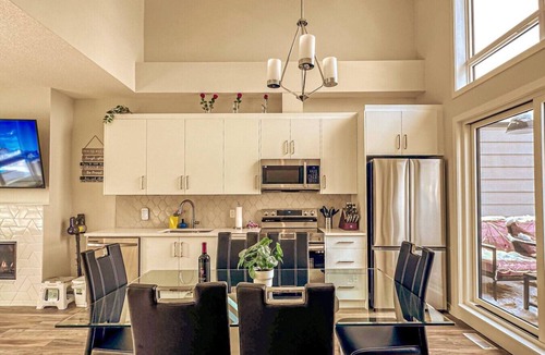 Canmore Villa | Skyline Escape Mountain Views + Hot Tub + Pool