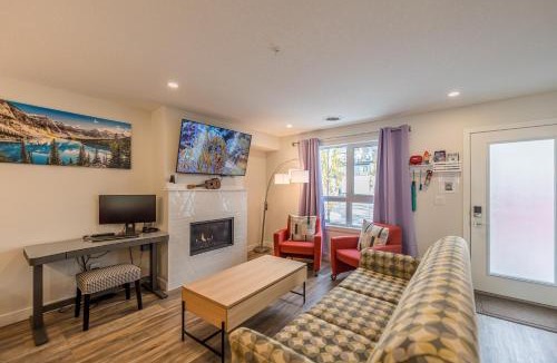 Canmore Apartment | Skyline Getaway - Mountain Views - Pool - Hot Tub-102