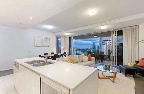 Brisbane Central Business District Apartment | Skyline hosted by AAB
