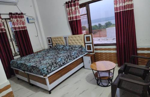 Kathua House | Skyline Lakeview